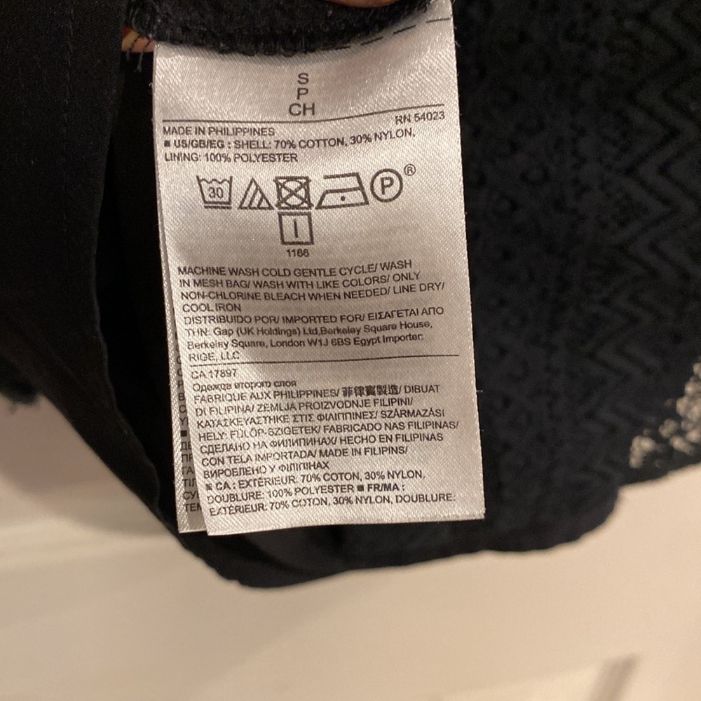 Banana Republic, Sleeveless Eyelet Tunic Size Small in Black, with Camisole  - Picture 7 of 11